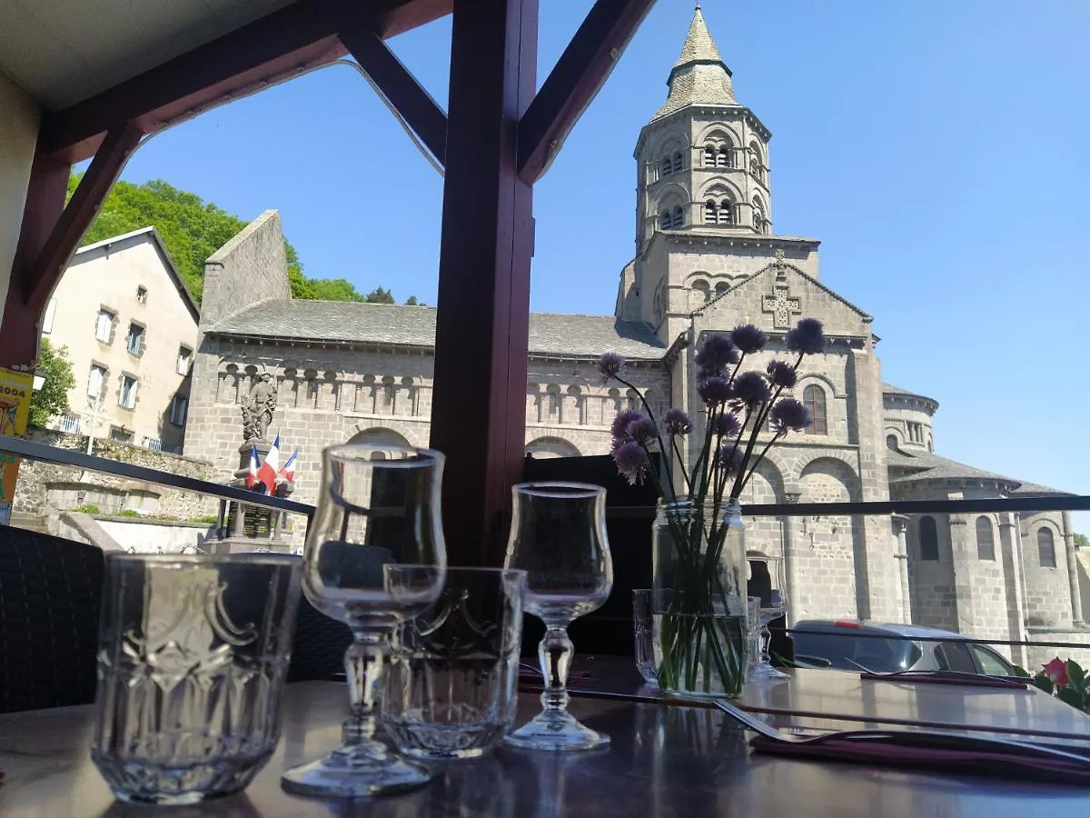 Hôtel Notre Dame Orcival 2*,