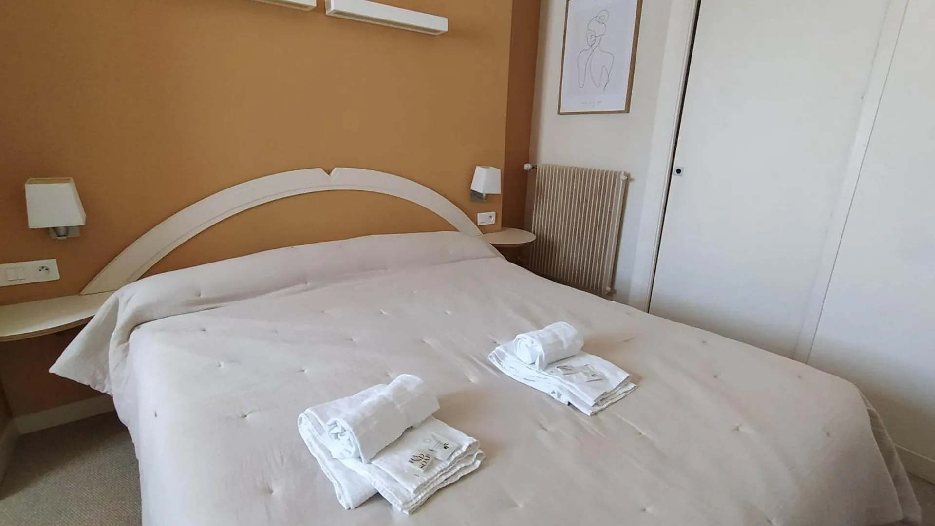 **  Hotel Restaurant Notre Dame Orcival France